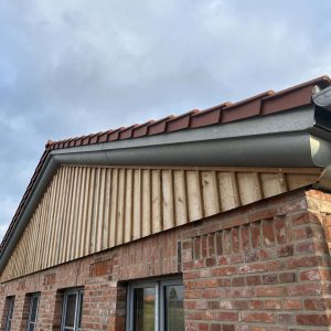 Dachkastenverkleidung aus Titan-Zink